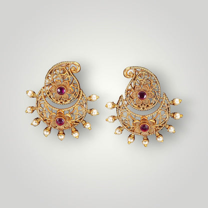 213864 - Antique Matte Gold Plated Chand Style Earring